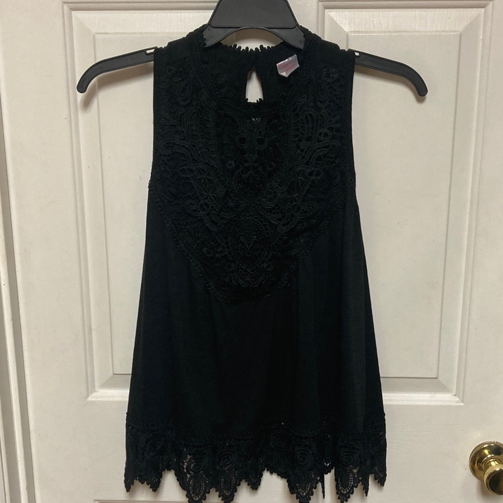 3/$20 bundle and save 
No Boundaries Black Lace Sleeveless Blouse